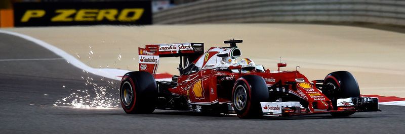 Während der Straßenkraftstoff eine breite Palette unterschiedlicher Motoren bedient, wird in der Formel 1 ein spezieller Kraftstoff für eine neue Motorenentwicklungsstufe entwickelt. Diese Erkenntnisse fließen auch in neue Straßenkraftstoffe.