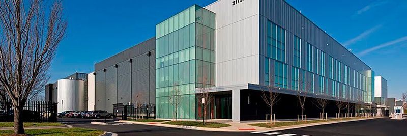 Im Equinix-Rechenzentrum DC11 in Washington, D.C. wird Laser Lights erster Point of Presence (PoP) etabliert.