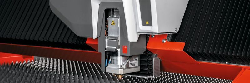 Speed und konstante Qualität: Der neue Schneidkopf passt den Laserstrahl je nach Material und Blechdicke präzise an.