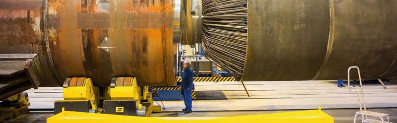 The shift reactor for generating hydrogen from hydrocarbons for a large chemical group weighs 220 t.