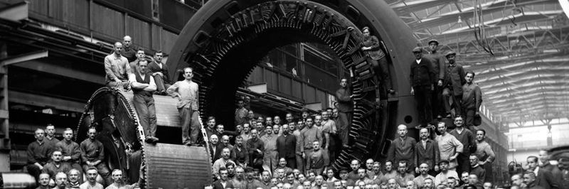Für das 1924 in Betrieb genommene Walchenseekraftwerk, damals größten Speicherkraftwerks der Welt, entstanden im Dynamowerk imposante Einphasen-Generatoren.