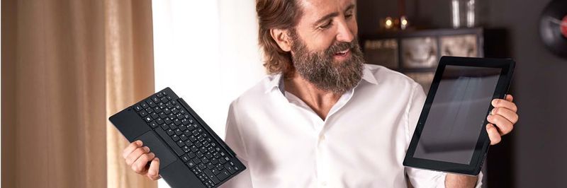 Das Acer-Aspire-Switch-2-in-1-Entertainment-Edition soll für etwa 250 Euro bei Tchibo zu haben sein.