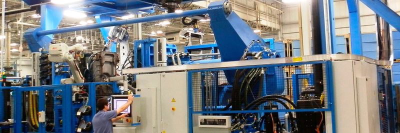 TI Automotive setzt Maßstäbe: Mittels adaptivem Fertigungsprozess „Tank Advanced Process Technology (TAPT)“ stellt das Unternehmen verschiedene Kraftstofftanks her.