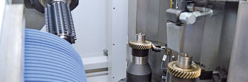 Verzahnungsschleifen ohne Kühlschmierstoff mit der weltweit ersten Trockenschleifmaschine Skygrind 160 von Samputensili.