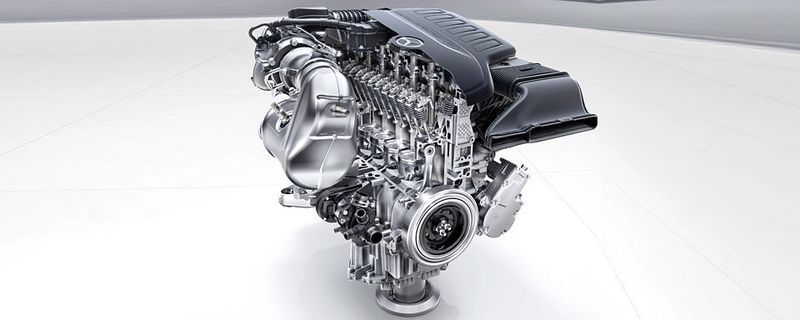 Innovation inside: die neue Motorengeneration von Mercedes-Benz wartet mit zahlreichen elektrifizierten Funktionen und besserer Effizienz auf.