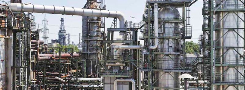 Fig. 1: The refinery MiRO in Karlsruhe: Optimal use was made of the shutdown time in spring 2015. Not only inspection by the TÜV (Technischer Überwachungs- Verein) was on the agenda; many individual projects were also realized.