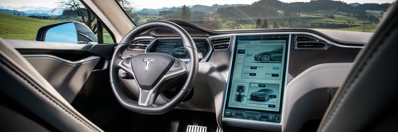 Bild 5: Update per Software: Tesla baut seine Autopilotfunktionen nach und nach über Softwareupdates aus.