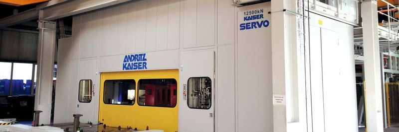 Ziel der neuen Servo- Stufen-Transferpresse von Andritz Kaiser war es, soweit technisch möglich, die Vorteile einer hydraulischen Presse mit denen einer mechanischen Presse für das Teilespektrum von Tenneco zu kombinieren.