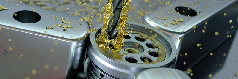 Gebohrt wird mit CrazyDrill SST-Inox vorzugsweise mit Kühlung durch den Schaft. Das erlaubt eine kontinuierliche Kühlung der Schneiden zwischen den einzelnen Bohrschritten.