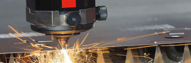 Die Anwendung in Radialverdichtern für CO2-Laser bringt in der Praxis so einige Anforderungen mit sich. Darauf richtet Sieb & Meyer seine Frequenzumrichter kundenspezifisch aus.