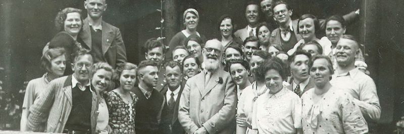 Robert Bosch mit Angestellten in Stuttgart-Feuerbach im Jahr 1935.