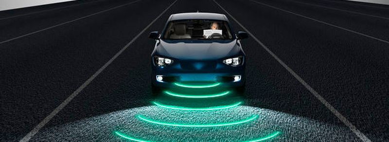 Fahrerassistenzsysteme und autonomes Fahren stellen völlig neue Anforderungen an die Entwicklung elektronischer Systeme und Anwendungen für Automobile. Hersteller streben nach Konsolidierung des bisherigen Wildwuchses bei Hard- und Software-Plattformen, müssen aber kritische Anwendungen strikt von angreifbaren trennen.