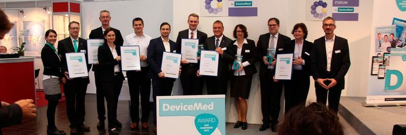 Gruppenfoto mit allen Nominierten und Siegern des Devicemed Awards zur Compamed 2016.