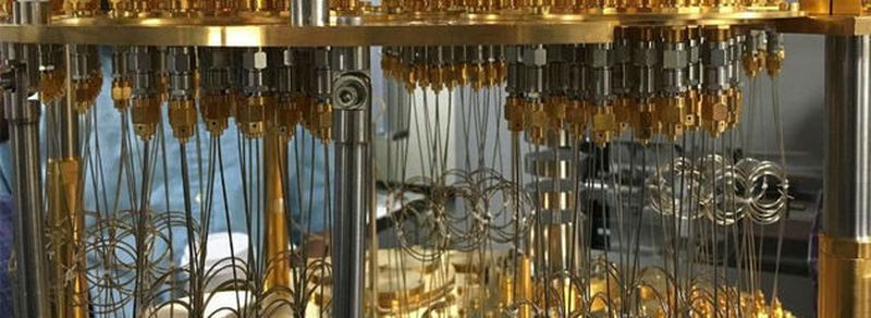 Für das Rechnen mit Qubits bietet IBM Entwickelrn, die sich dafür bewerben, per Cloud einen Zugang an. Der derzeitige Quantencomputer rechnet mit vier Qubits.
