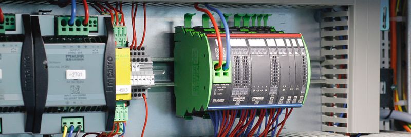Das Stromüberwachungssystem Mico Pro ist mit einer integrierten Potenzialverteilung ausgestattet, so dass die Schaltschrankverdrahtung vereinfacht wird.
