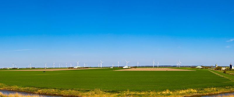 Im nordfriesischen Braderup entsteht das erste grüne Rechenzentrum Deutschlands, welches zu 100 Prozent mit regenerativer Energie des anliegenden Windparks, einer Biogasanlage und/oder mit Solarstrom betrieben werden kann, ein Projekt der Windcloud GmbH.