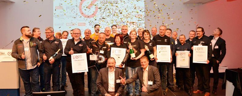 One moment in time: Alle Preisträger des MdJ-Jahrgangs 2016 auf einem Jubelbild vereint.