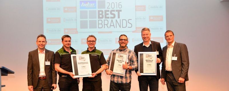 Das Lächeln der Sieger in der Best Brands 2016-Königsdisziplin: Motorräder Volumen.