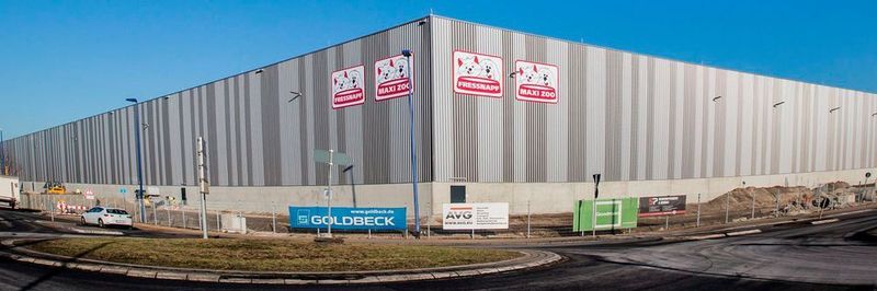 Ware aus Asien und Nordamerika, nicht nur für die Katz', wird im neuen Fressnapf-Logistikzentrum im Duisburger Hafen zwischengelagert.