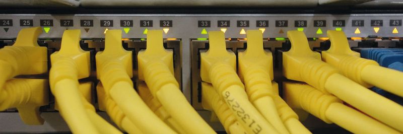 Einsparmöglichkeit bei Ethercat: Programmierbare SoC-Bausteine erzielen eine Ersparnis bei den Ausrüstungskosten, bieten mehr Vielseitigkeit und bescheren längere Lebenszyklen.