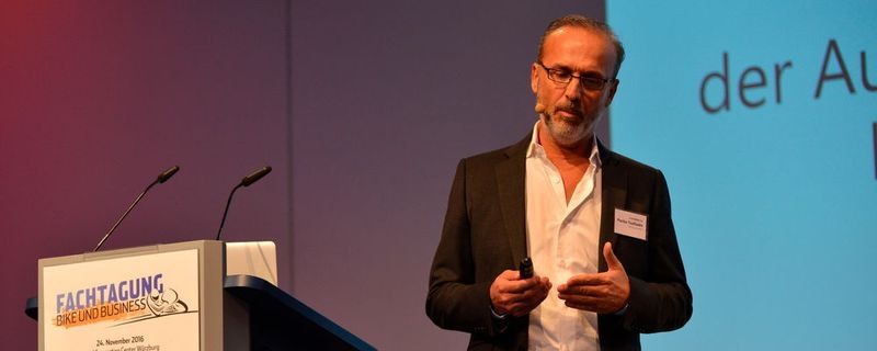 Pavlos Tsulfaidis, CEO Smartstore AGF, auf der Fachtagung »bike und business« 2016.