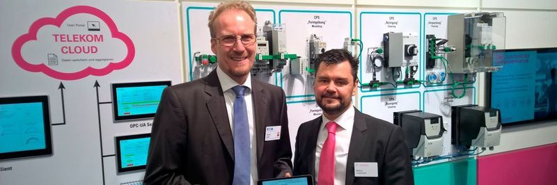 Stefan Selke, Segment Marketing Manager MOEM bei Eaton (li.), und Markus Lindemann, Leiter GCC Embedded & M2M Solutions von T-Systems, haben auf der SPS IPC Drives ihre Kooperation vorgestellt.
