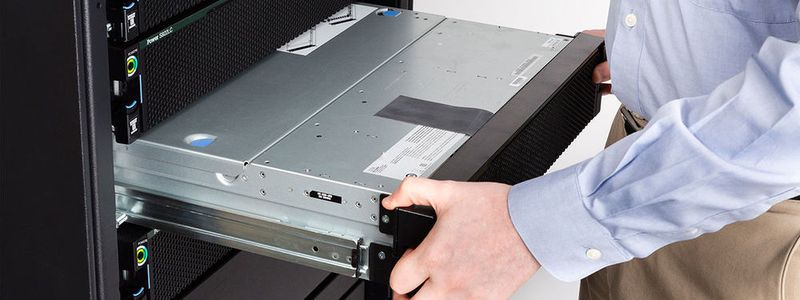 Die Power-Architektur von IBM zielt auf datenintensive Analytics-Anwendungen. Open-Power-Server, die unter Linux laufen, liegen preislich sehr nahe bei Intel-Servern.
