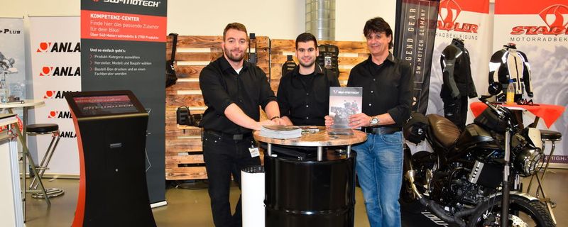 Das Team SW-Motech auf der Fachtagung 2016: Johannes Klotz (li.) und Martin Prohaska (re.) mit Verstärkung.