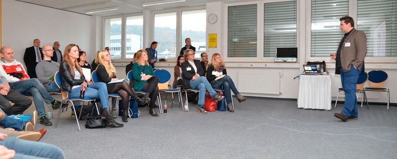 Derek Finke, Schweizer Taschenmesser für automobile Unternehmer, leitete den Workshop „Google Analytics durch die strategische Händlerbrille betrachtet. Was die Begriffe Seitenbesucher, Sessions, Bouncerate etc. bedeuten“.