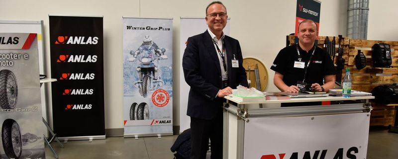 Anlas-Reifen feierte Fachtagungs-Premiere: Mit Eray Savci (li.) und Enver Is (re.)