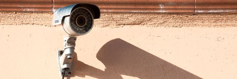 Allein in den letzten 12 Monaten wurden erschreckende Sicherheitslücken in IP-Kameras, Kinderspielzeug, Klimaanlagen, Autos, Herzschrittmachern und Insulinpumpen aufgedeckt.
