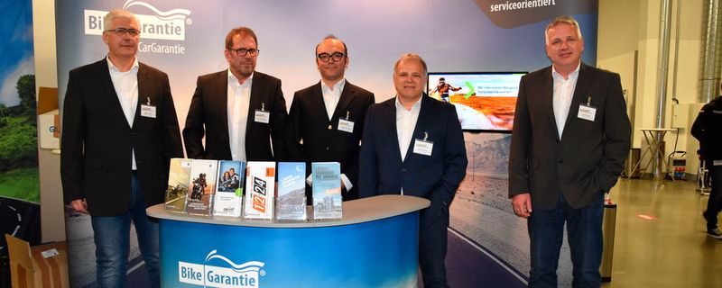 Das Motorradteam der CarGarantie Bike (v.re.): Thomas Geyer, Rudolf Schwär, Mustafa Karacan, Hans-Jörg Becker und Zdenko Zunic.