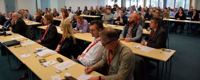 Wie Unternehmer Auszubildende finden und die Bindung langjähriger Mitarbeiter zum Betriebe stärken können, wurde beim Profi Club Themenforum in Köln diskutiert.