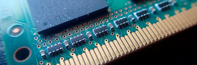 Es gibt fileless Malware, die nur im RAM liegt, solche bei der zwar der Infektionscode im RAM existiert, ein nachgeladener Exploit aber im Dateisystem vorhanden ist und weitere Varianten.