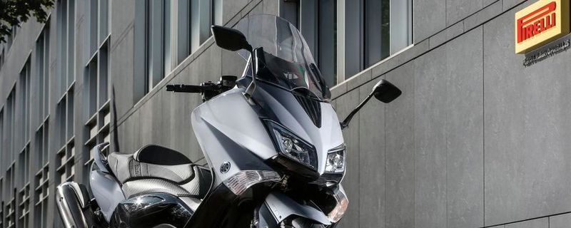 Pirelli erweitert seine Rollerreifen-Produktpalette für 2017 um den Angel Scooter und den Diablo Rosso Scooter.