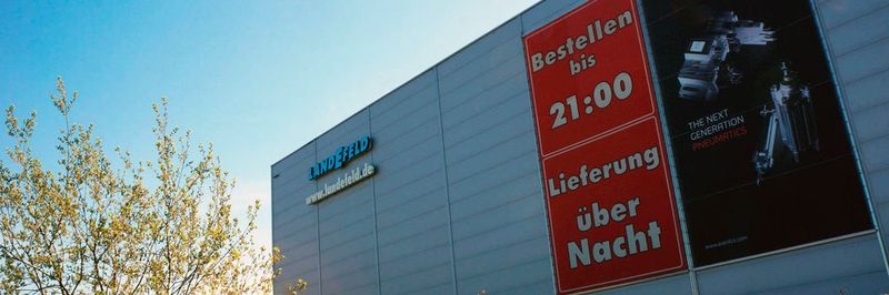 Das Lager von Landefeld in Kassel hält nun auch über 20.000 Produkte von Aventics bereit.