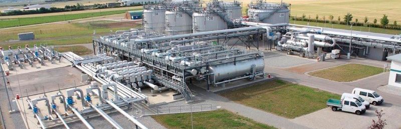 In this way, experts in industrial plant technologies for the oil sector provide the knowhow that is required to split the fluid into three phases - oil, formation water and gas. As a result, even sources with a low proportion of oil can be tapped virtually free of any residue.