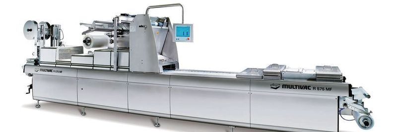 Die Tiefziehverpackungsmaschine R 575 MF von MULTIVAC bildet den Hochleistungsbereich ab.