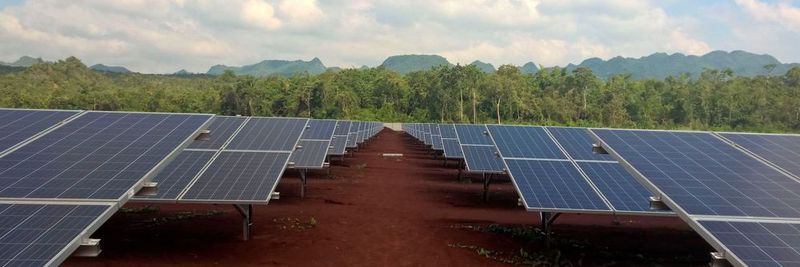 Die 18 MWp-Solaranlage in der Provinz Kanchanburi in Thailand umfasst schon 500 km der wasserdichten Solarleitungen von Lapp.