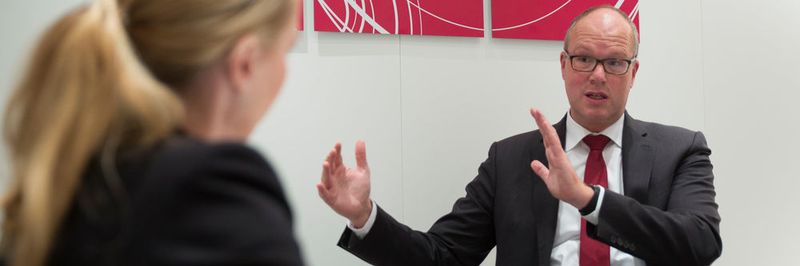 „Inzwischen spricht man auch von der Krise im White-Collar-Bereich. Ich glaube, hier hilft nur die Flucht nach vorne“, meint Dr. Jürgen Brandes, CEO der Division Process Industries and Drives, Siemens AG.