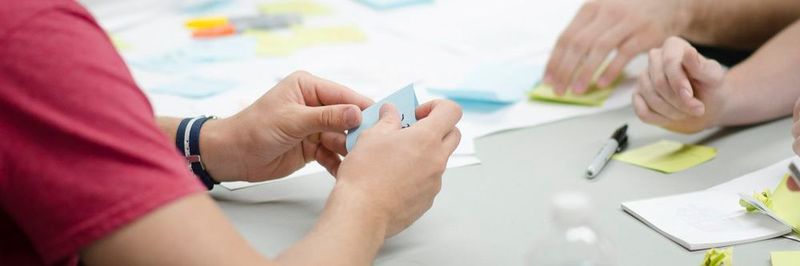 Agile Vorgehensmodelle im Projektmanagement erfordern gute Teamarbeit und Aufgabenteilung.