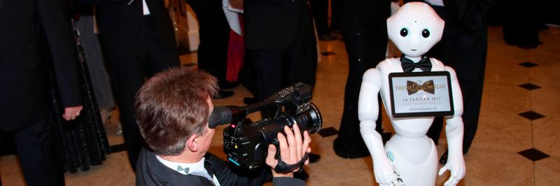 Kleiner Auftritt ganz groß: Der Roboter Pepper kam auf dem Presseball in Berlin gut an.