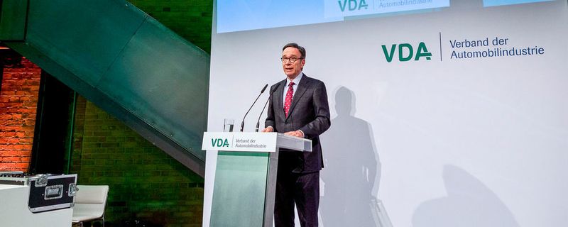 Matthias Wissmann, Präsident des Verbandes der Automobilindustrie (VDA), begrüßte die Gäste am 25. Januar zum VDA-Neujahrsempfang in Berlin.