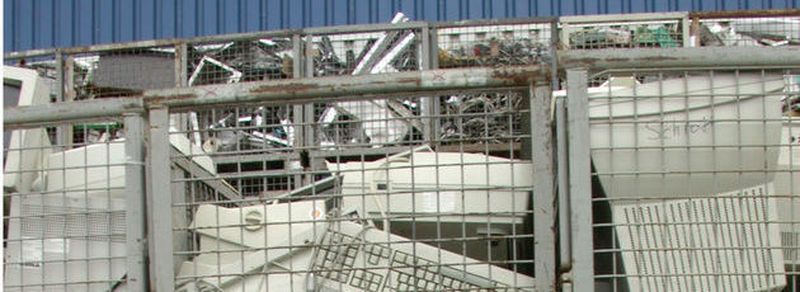 Elektronikschrott in einer Recyclingfabrik: Eine Studie des Umweltbundesamts (UBA) hat die sogenannte „geplante Obsoleszenz“ von Elektronikgeräten nicht nachweisen können. Dennoch regt das UBA ein Mindesthaltbarkeitsdatum für die Geräte an.