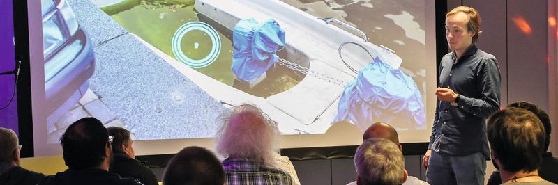 Die Teilnehmer des Workshops diskutieren Einsatzmöglichkeiten von LoRaWAN