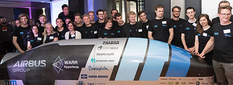 Das WARR Hyperloop Team der TU München mit der erfolgreichen Kapsel