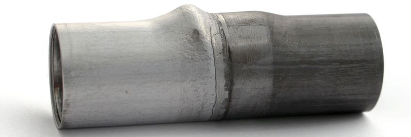 Erfolgreicher Umformversuch: Dieses Rohr besteht zur Hälfte aus Aluminium und zur Hälfte aus Stahl. Die lasergelötete Fügezone hielt der Innenhochdruckumformung stand.