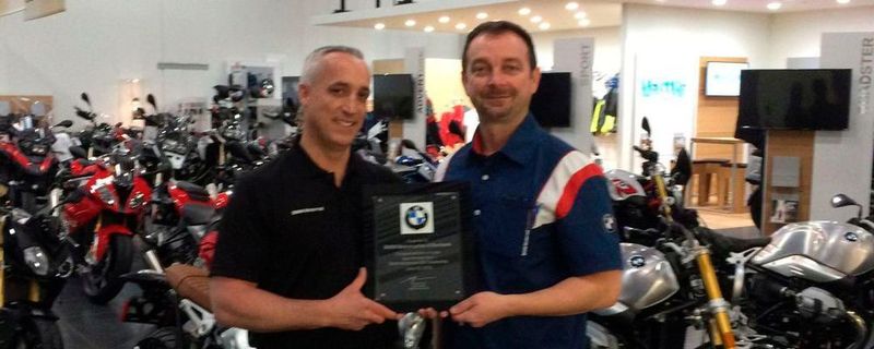 BMW Motorcycles of Burbank steht unter der Führung der Dealer Mike und Aya Ungureanu.