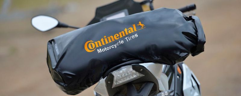 Beim Kauf eines bestimmten Reifensatzes in Deutschland, bekommt man diese 35-Liter-Gepäckrolle von Ortlieb dazu geschenkt.