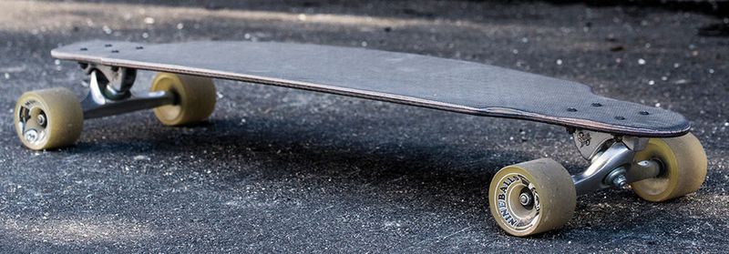 Mithilfe der softwaregestützen, intelligenten Auswahl des passenden Verbundwerkstoffes wurden die Leistungseigenschaften eines Longboards deutlich verbessert.